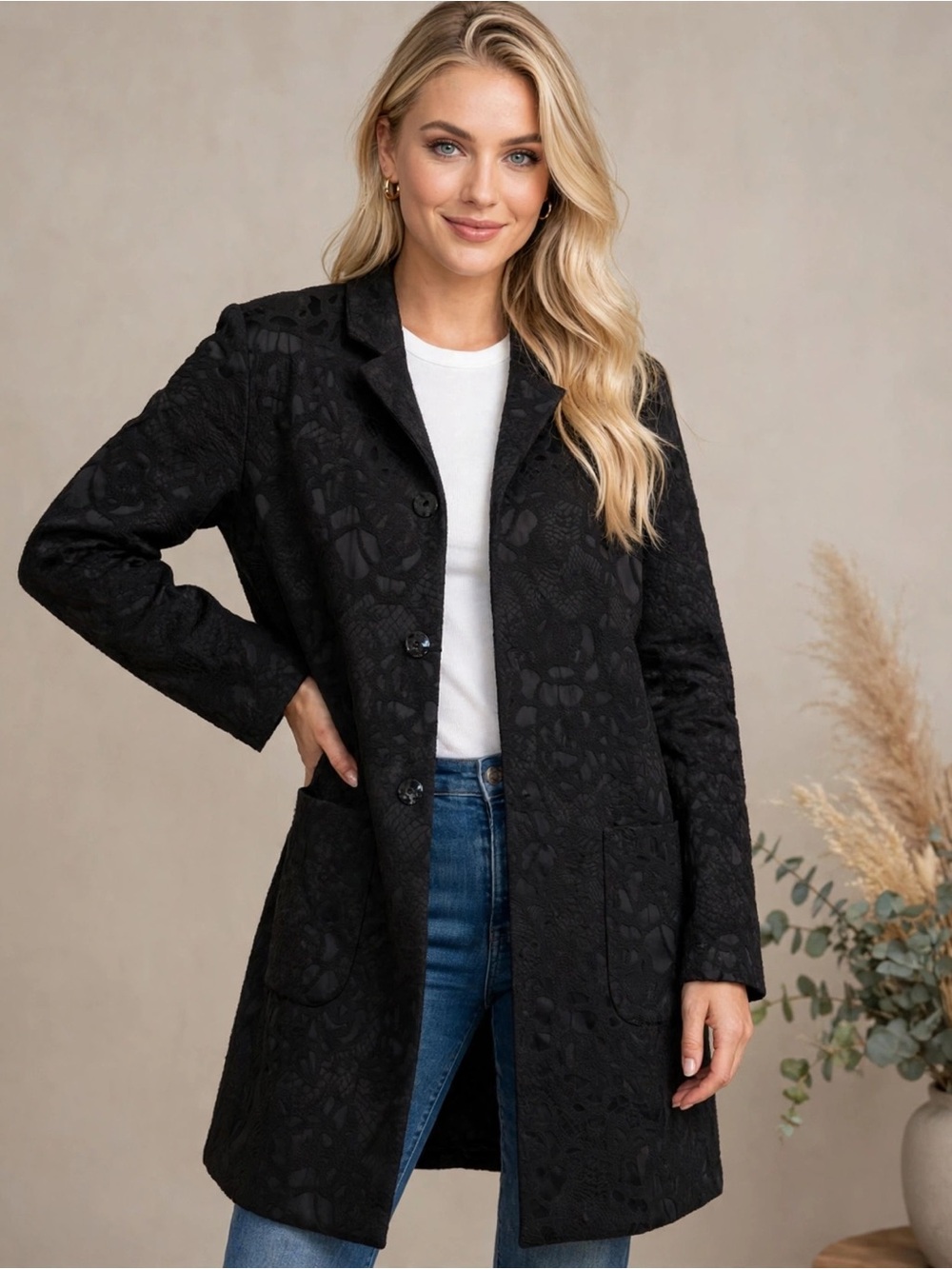 Max Volmary Jacquard TexturedSnapFront Coat in Blk
$398 retail sz:12 Max Volmary